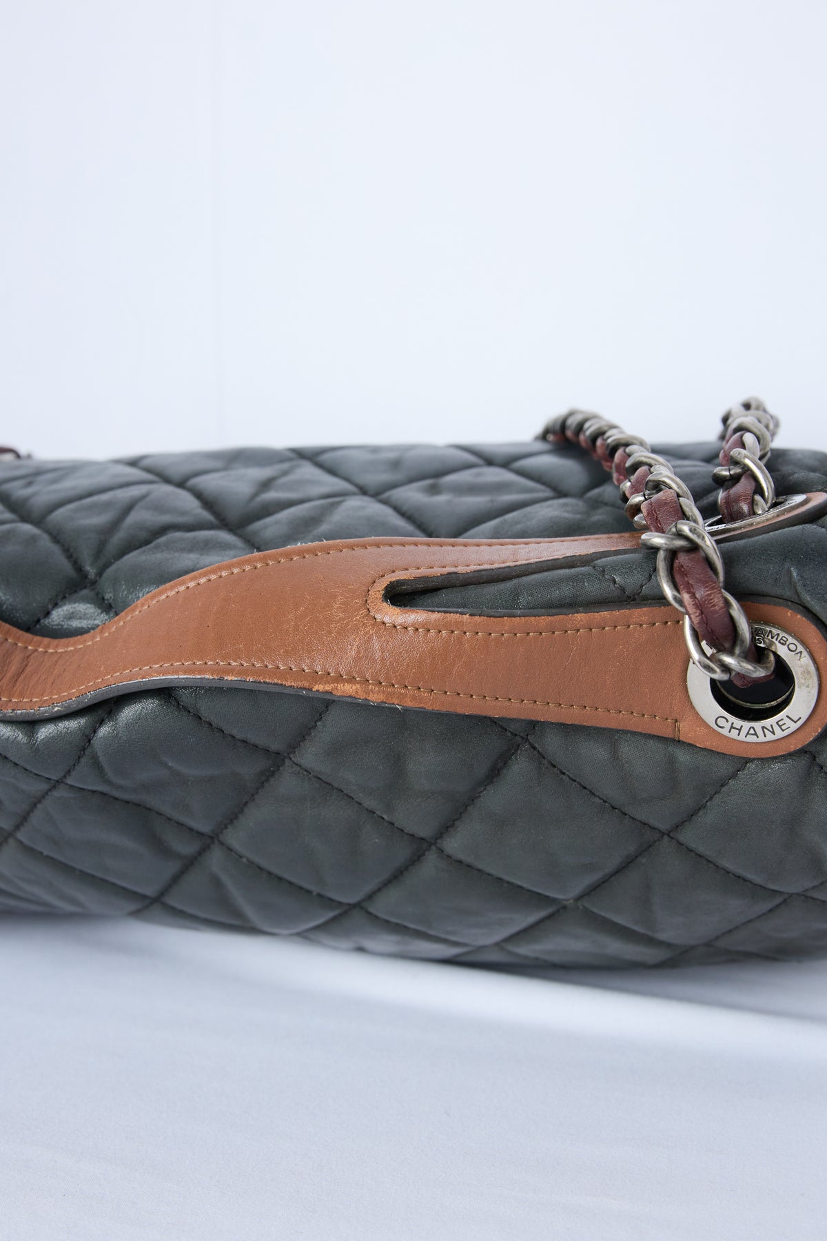 CHANEL IRRIDESCENT GREY QUILTED BUBBLE FLAP