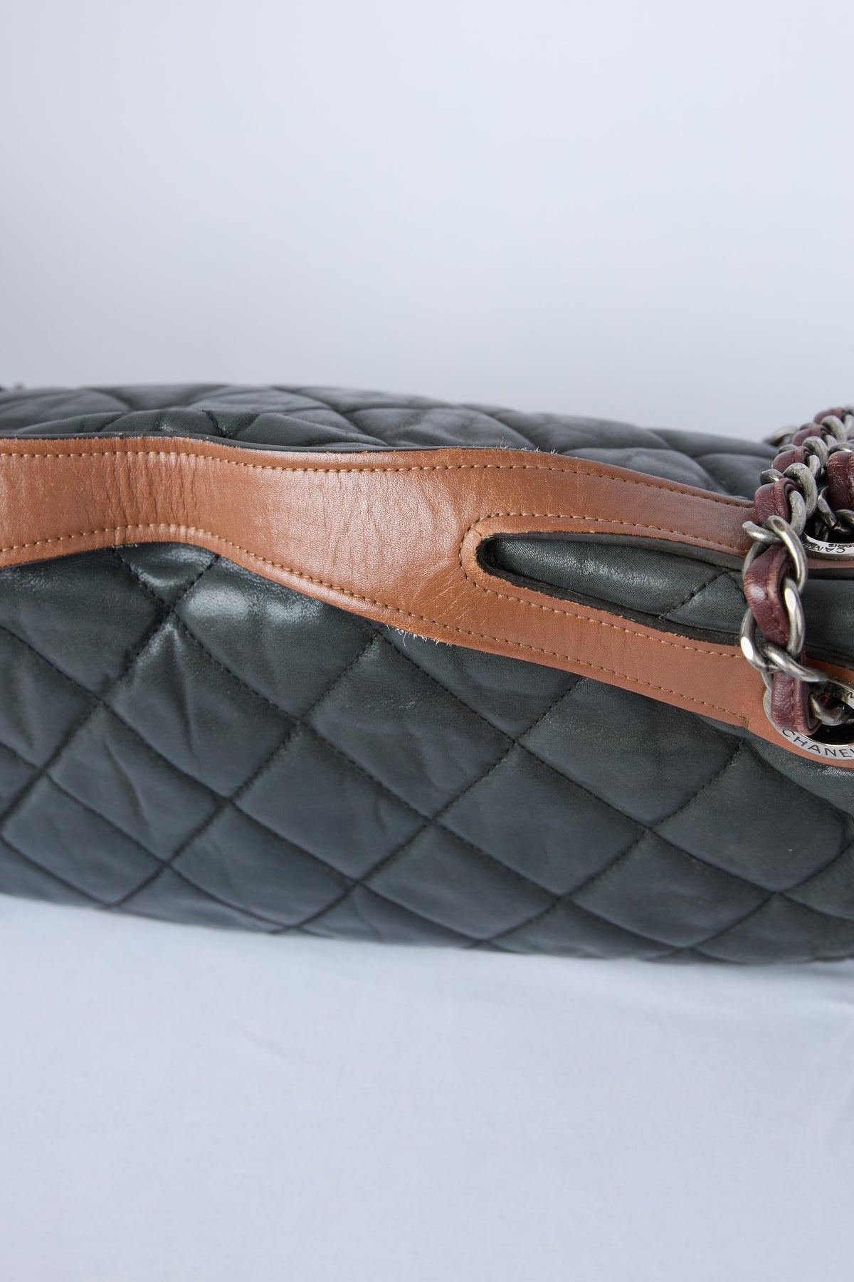 CHANEL IRRIDESCENT GREY QUILTED BUBBLE FLAP
